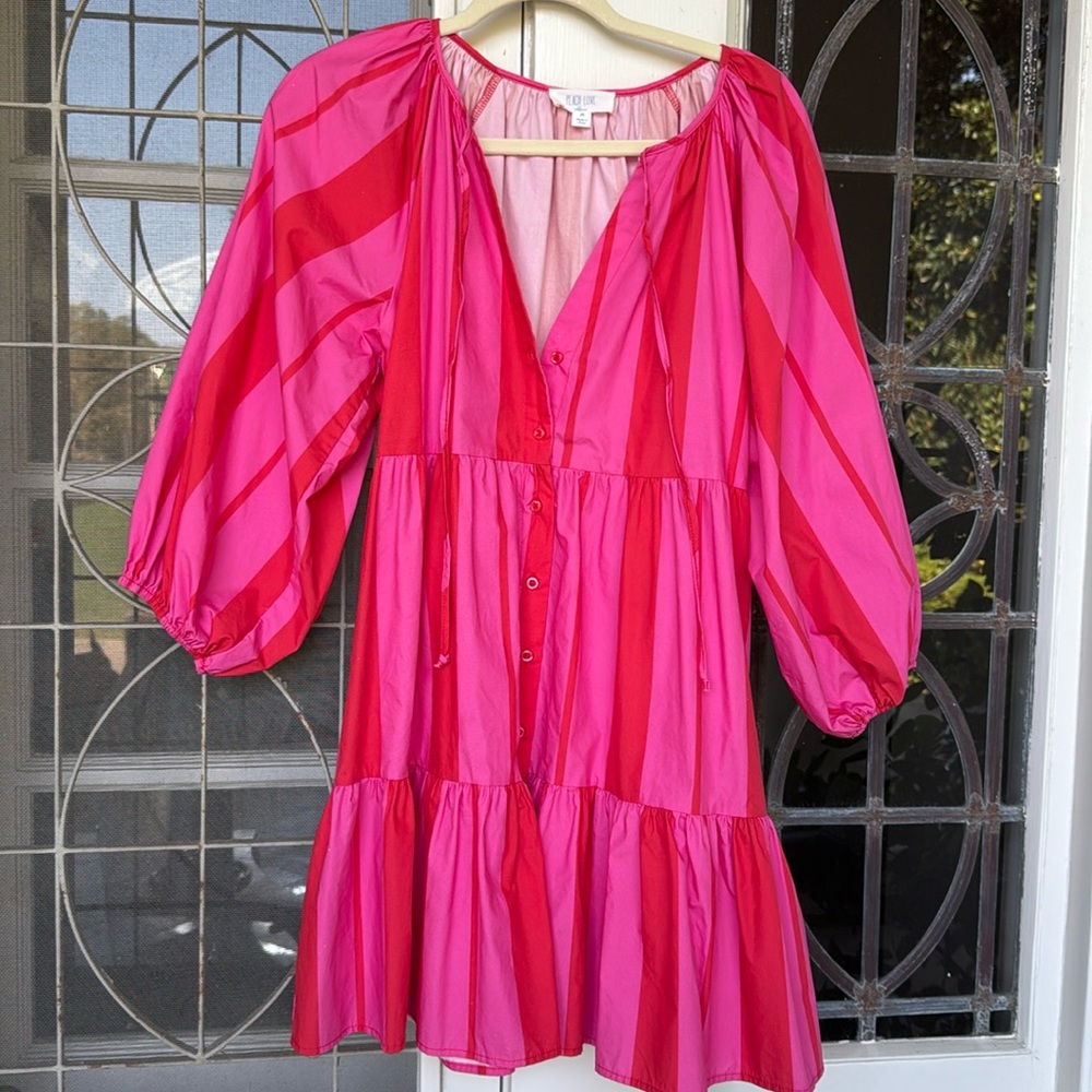 Super cute puff sleeve dress, only worn a few times, size M